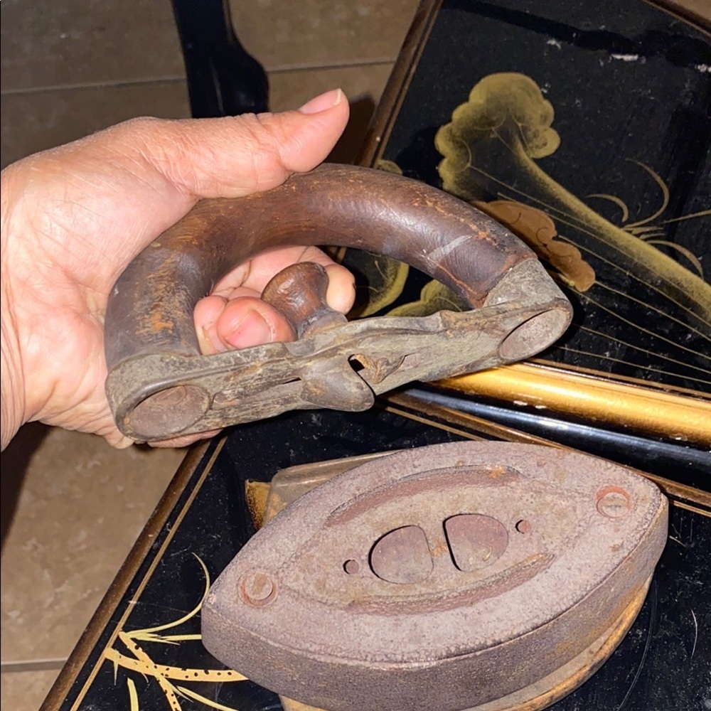 Antique 1890’s Iron  Flat Iron complete with base - Picture 5 of 8
